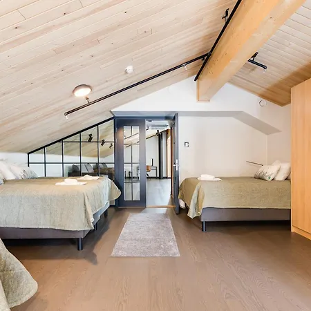 Cranberry A 1 Ski-in Ski-out Visit *