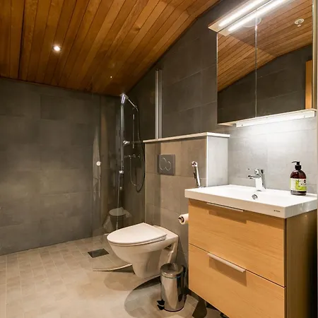 Cranberry A 1 Ski-in Ski-out Visit *