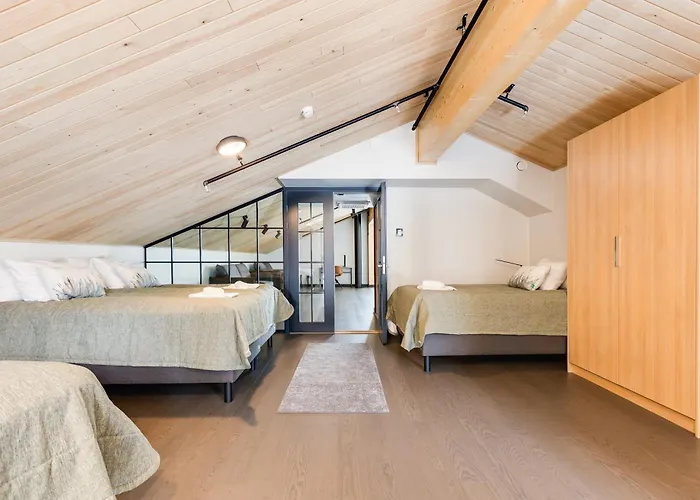 Cranberry A 1 Ski-in Ski-out Visit *